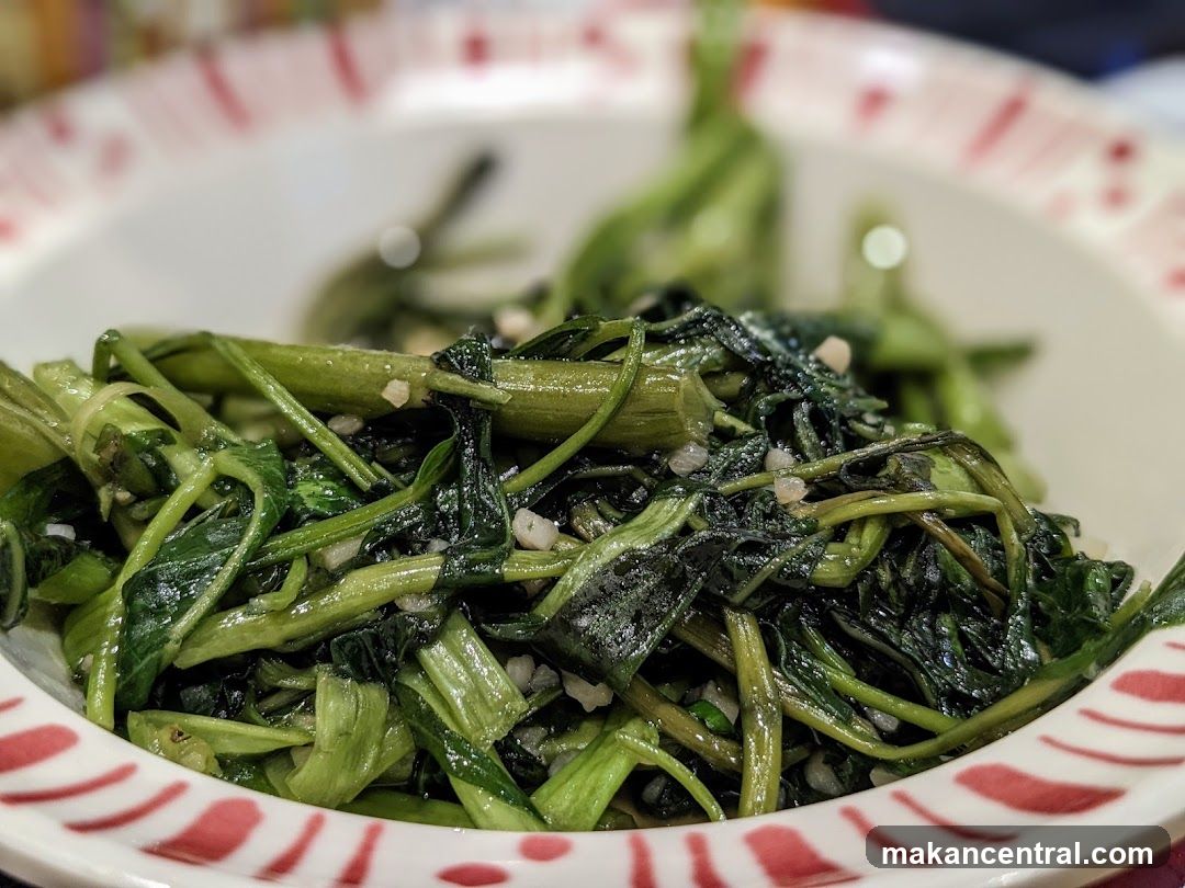 Stir-fried Water Spinach with Garlic