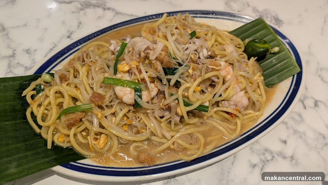 Noodles with Seafood and Vegetables