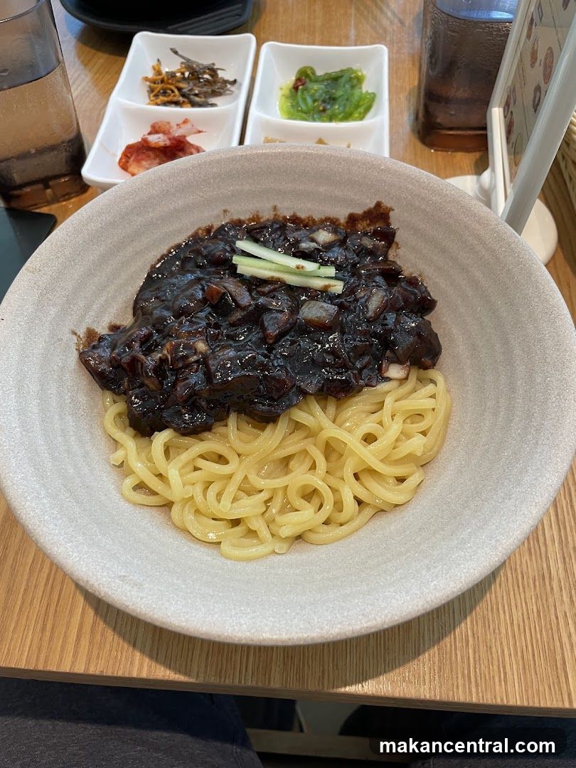 Jajangmyeon with Side Dishes