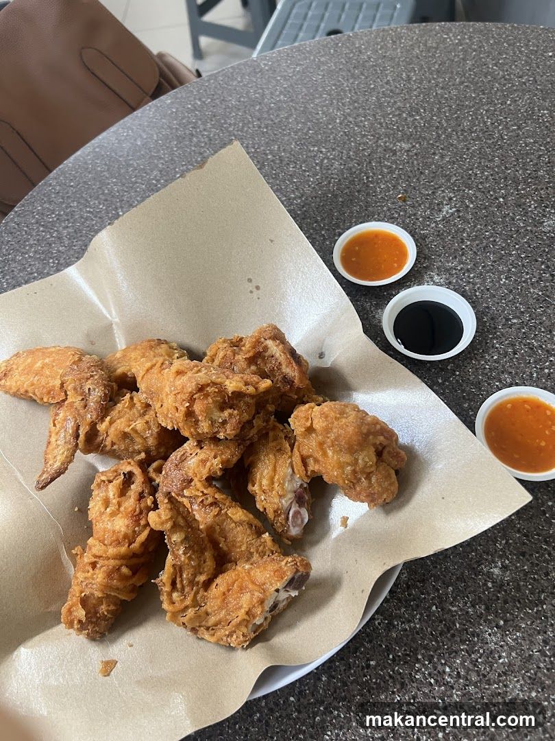 Fried Chicken Wings with Dipping Sauces