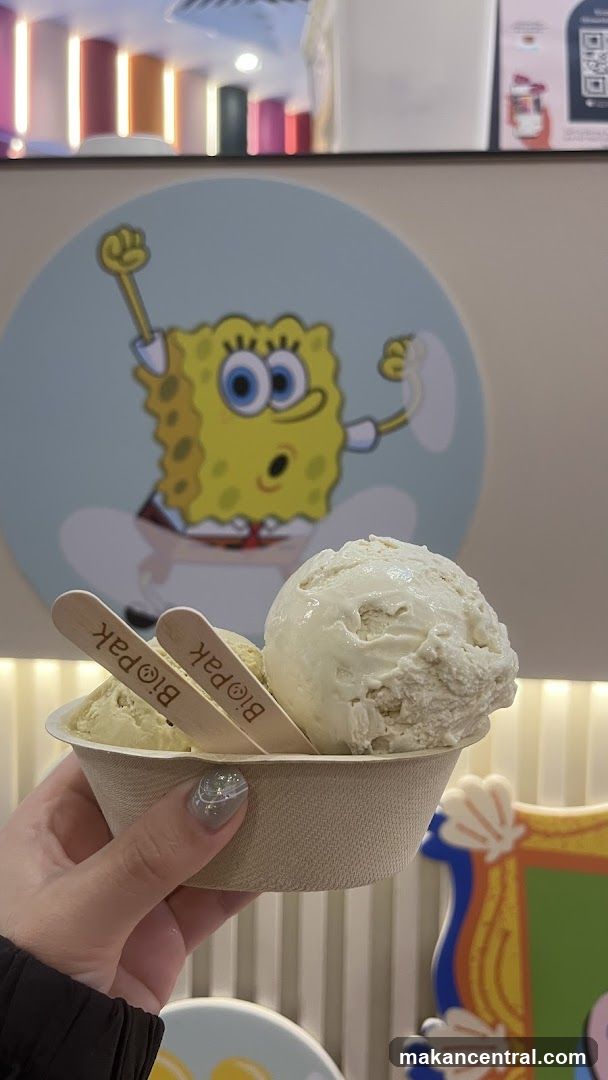 Ice Cream with Spongebob Decoration