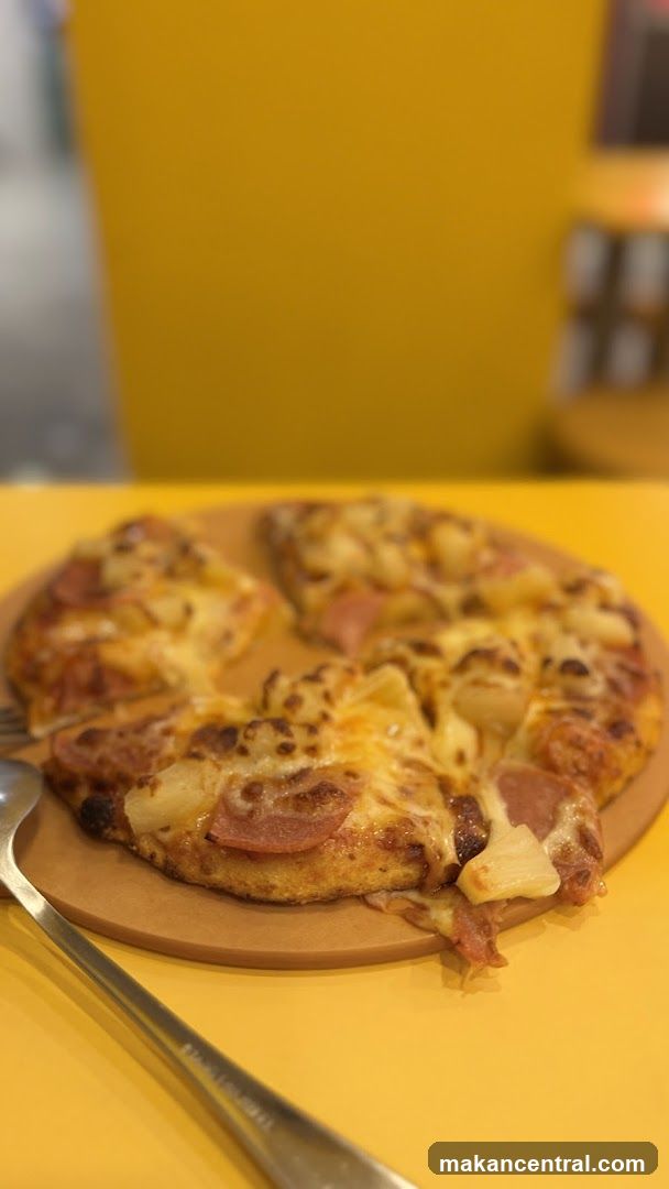 Pizza with Ham and Pineapple