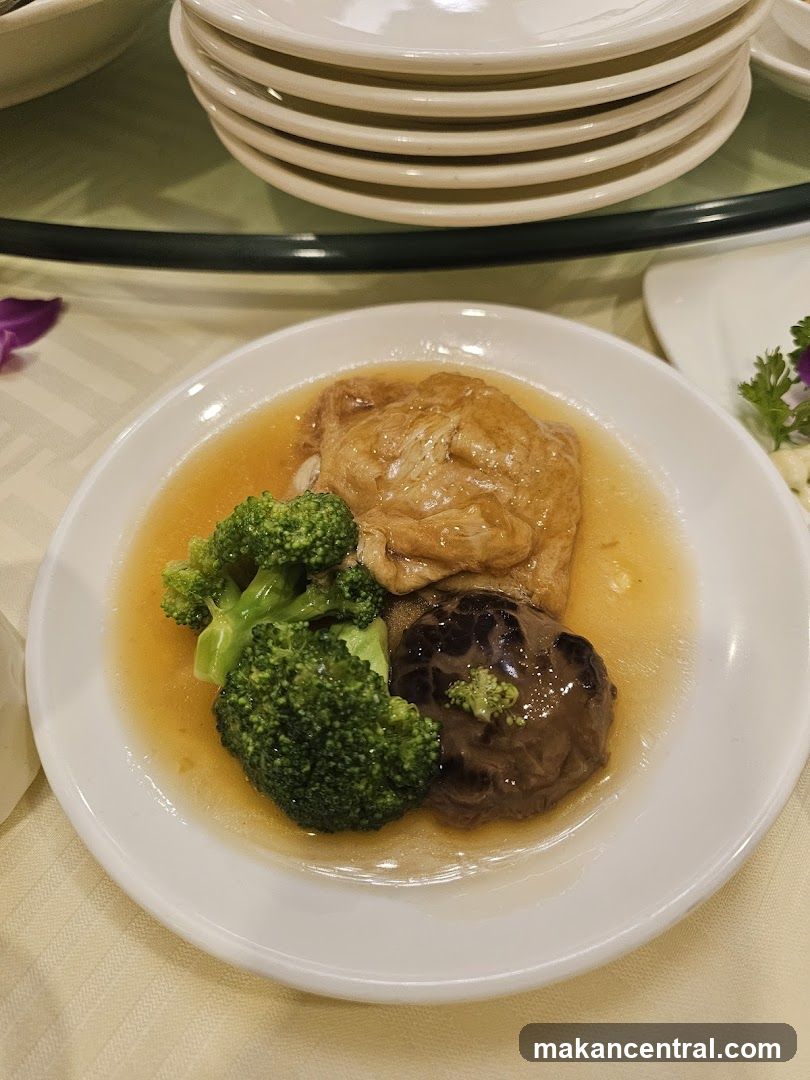 Braised Tofu with Broccoli and Mushroom