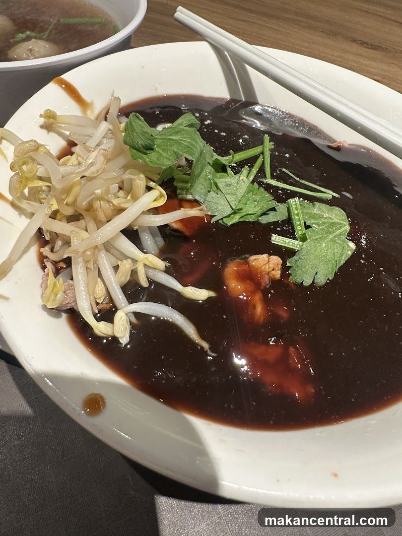 Noodles with Gravy and Bean Sprouts