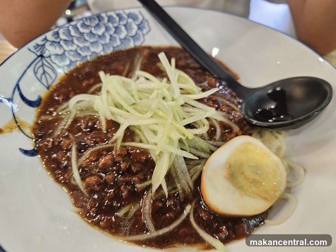 Noodles with Meat Sauce and Egg