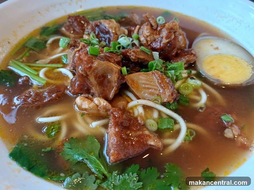 Noodle Soup with Beef and Egg