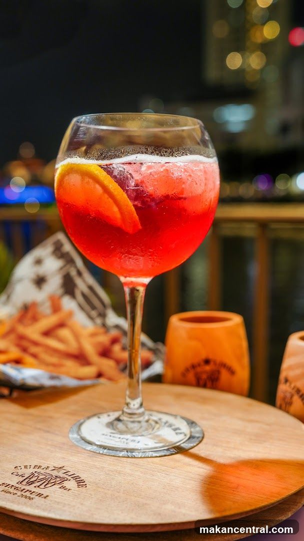 Cocktail with Fries