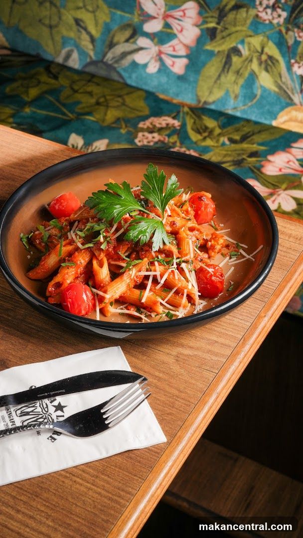 Penne Pasta with Tomato Sauce