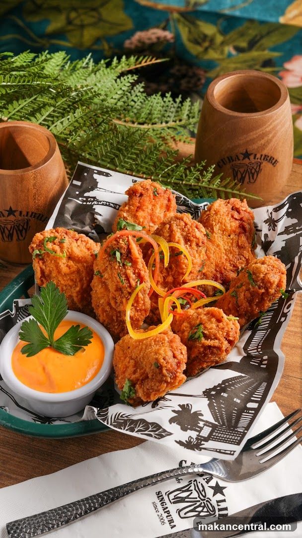 Crispy Fried Chicken Wings with Dip