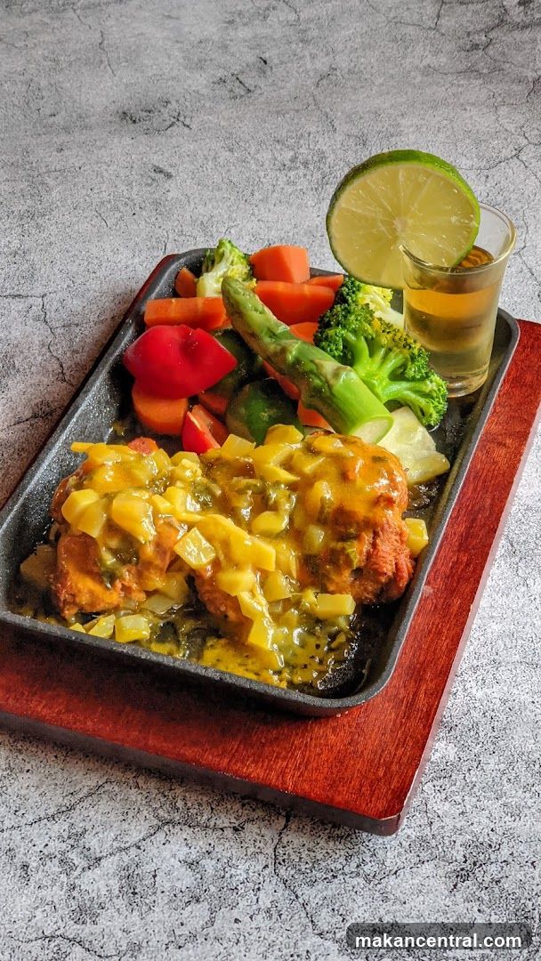 Sizzling Chicken with Pineapple Sauce and Vegetables