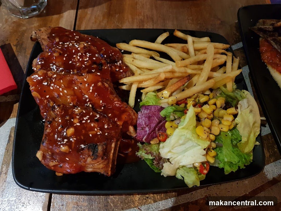 Ribs with Fries and Salad