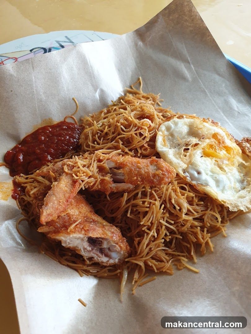 Fried Noodles with Chicken and Egg