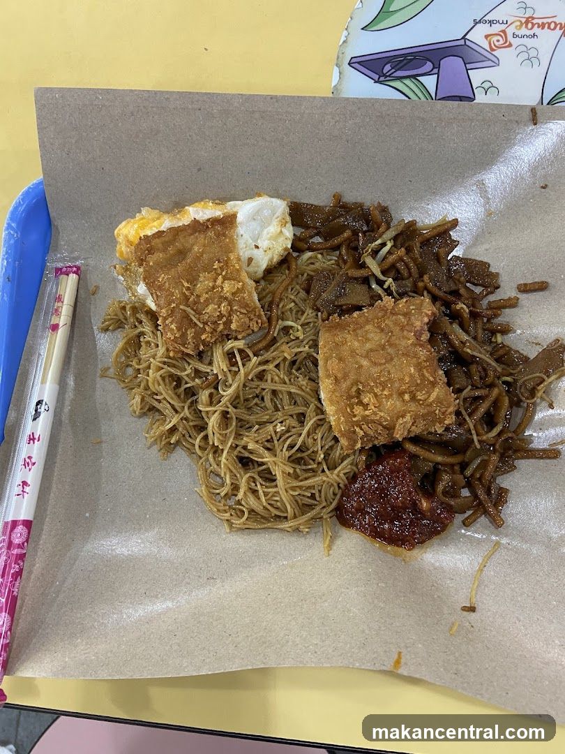 Fried Noodles with Fried Fish and Egg