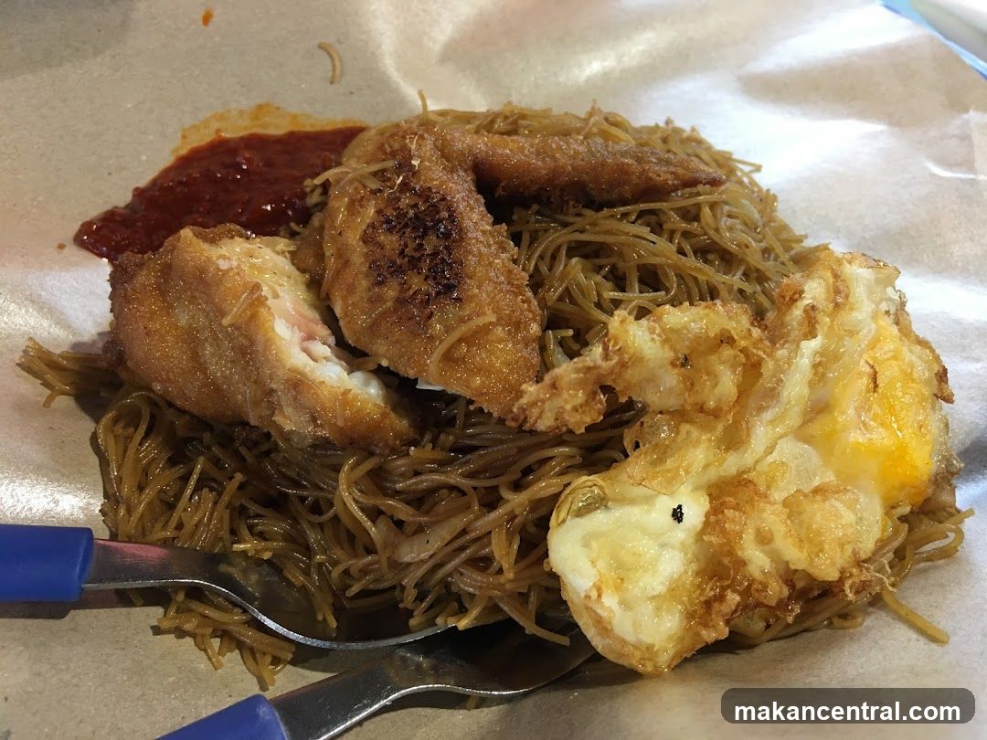 Fried Noodles with Chicken and Egg