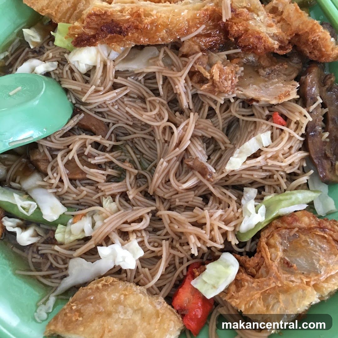 Noodles with Fried Ingredients