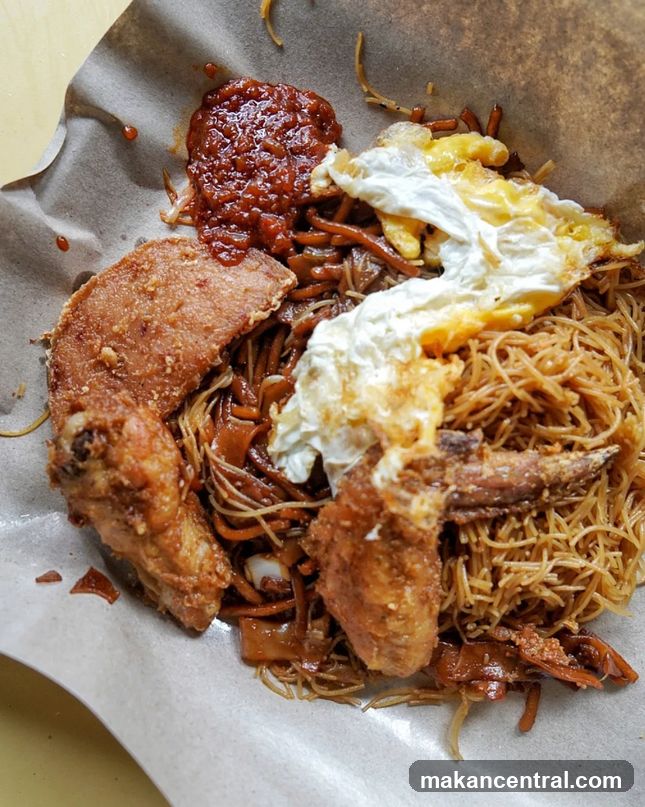 Fried Noodles with Chicken and Egg