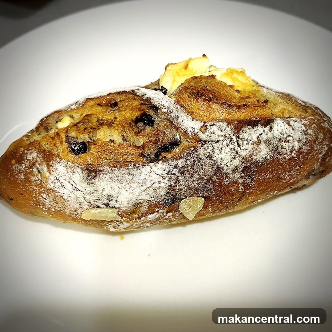 Bread with blueberries and cheese