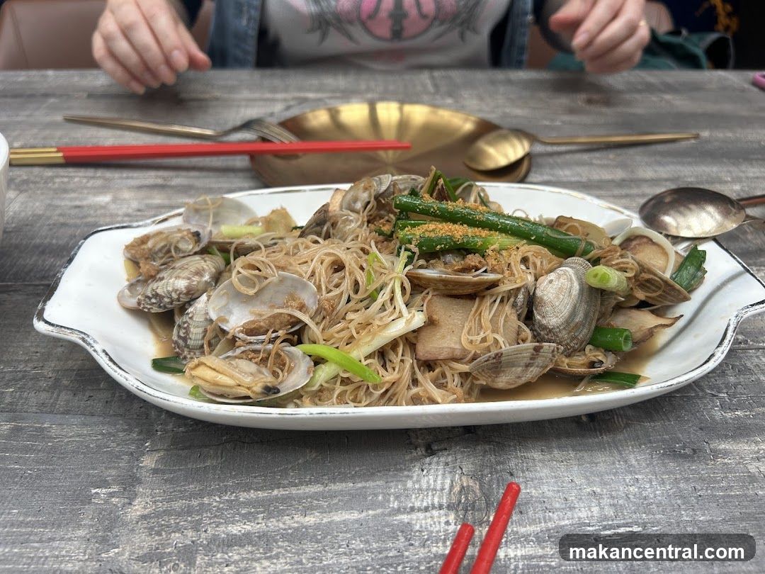 Clams with Noodles