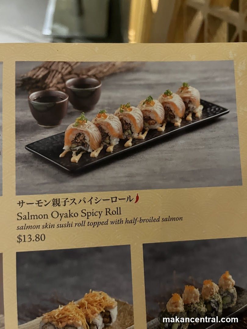 Salmon Oyako Spicy Roll
