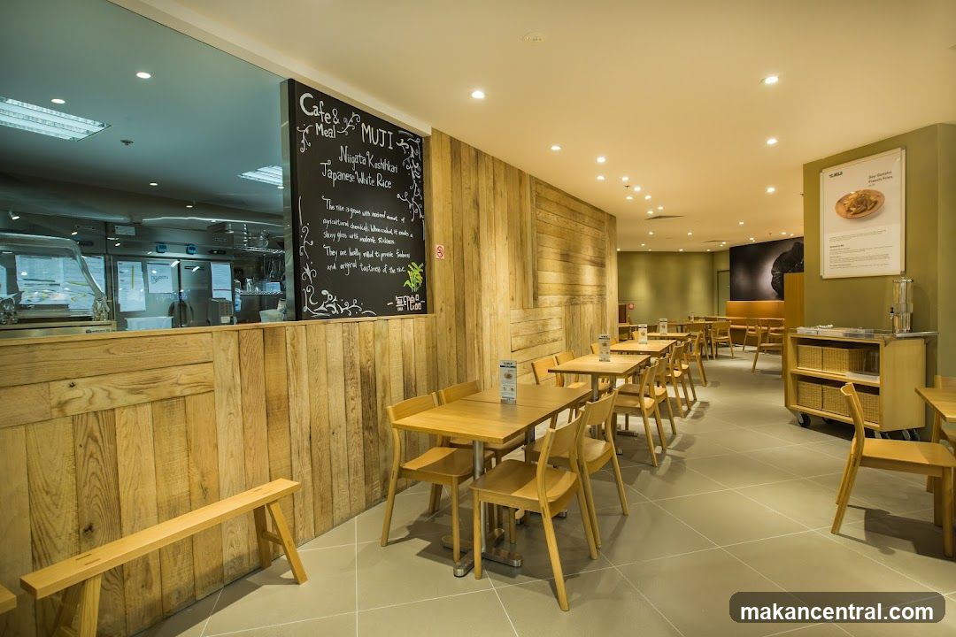 MUJI Cafe Interior