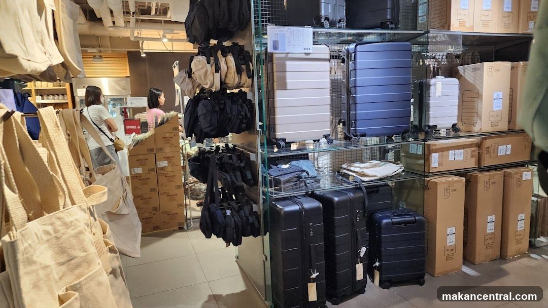 Luggage and Bags Display