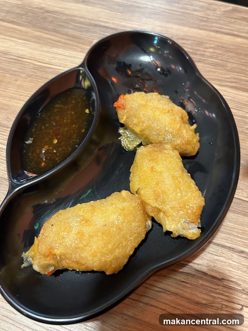 Fried Chicken Wings with Dipping Sauce