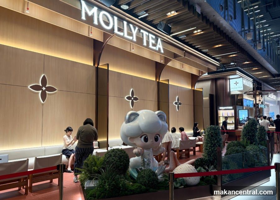 Molly Tea Storefront with Character Display