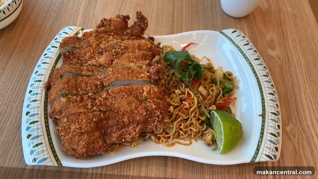 Fried Pork Cutlet with Noodles