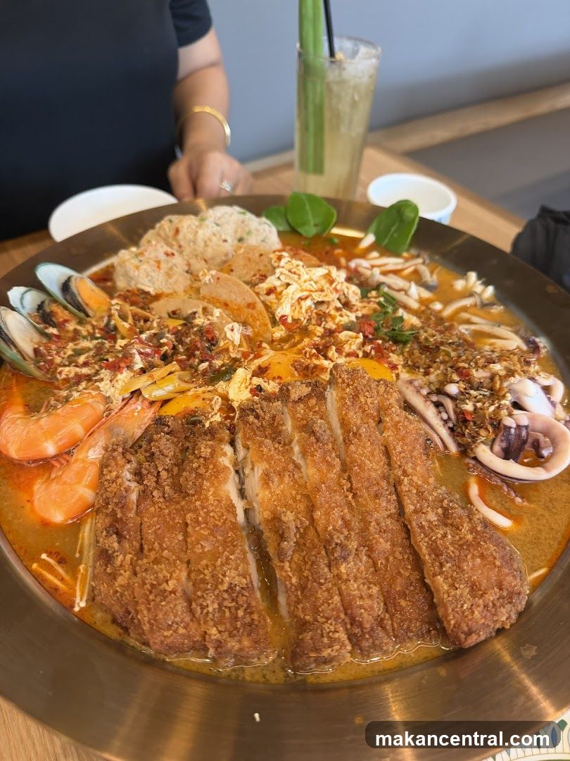 Seafood and Fried Pork Dish