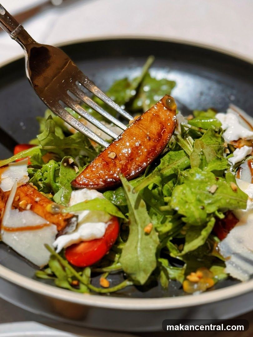 Salad with Pear and Cheese