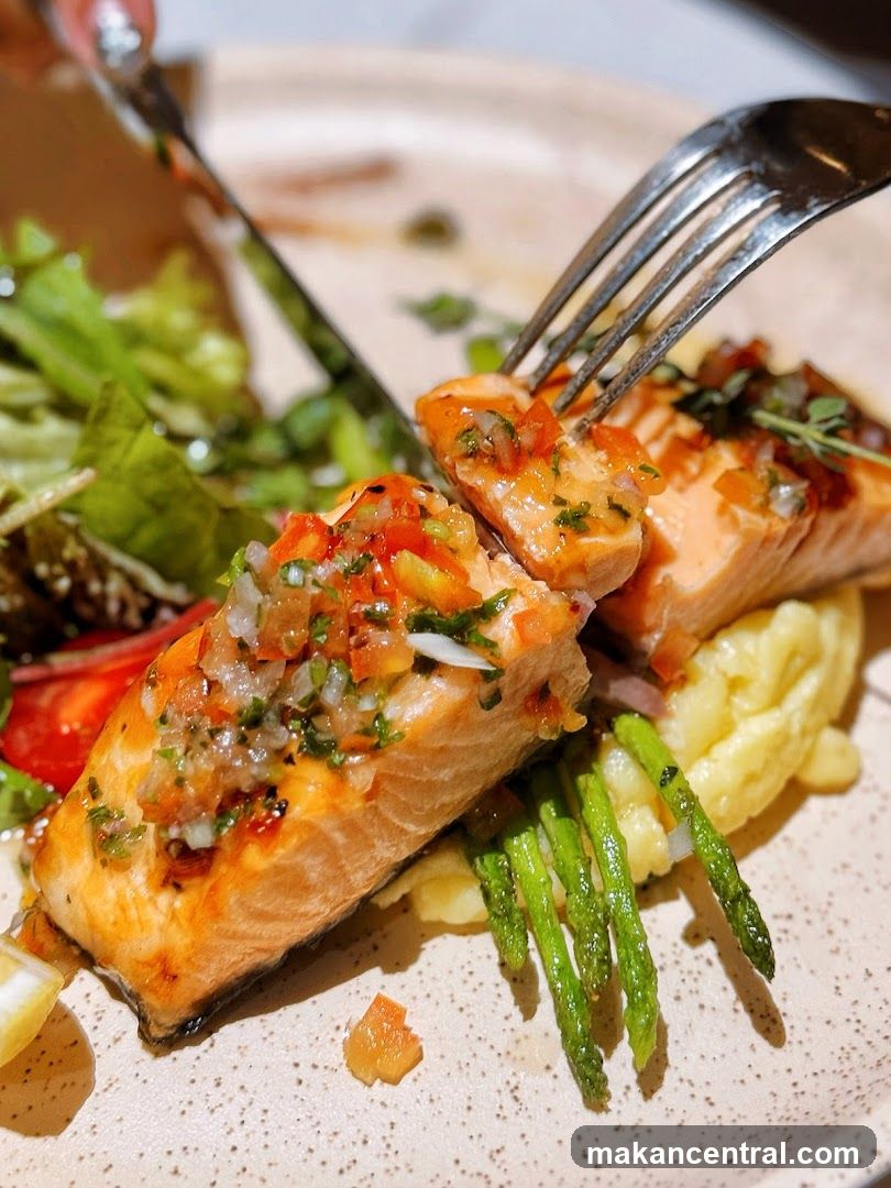Salmon with Mashed Potatoes and Asparagus