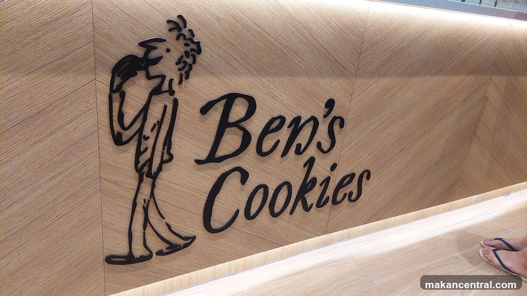 Ben's Cookies Signage