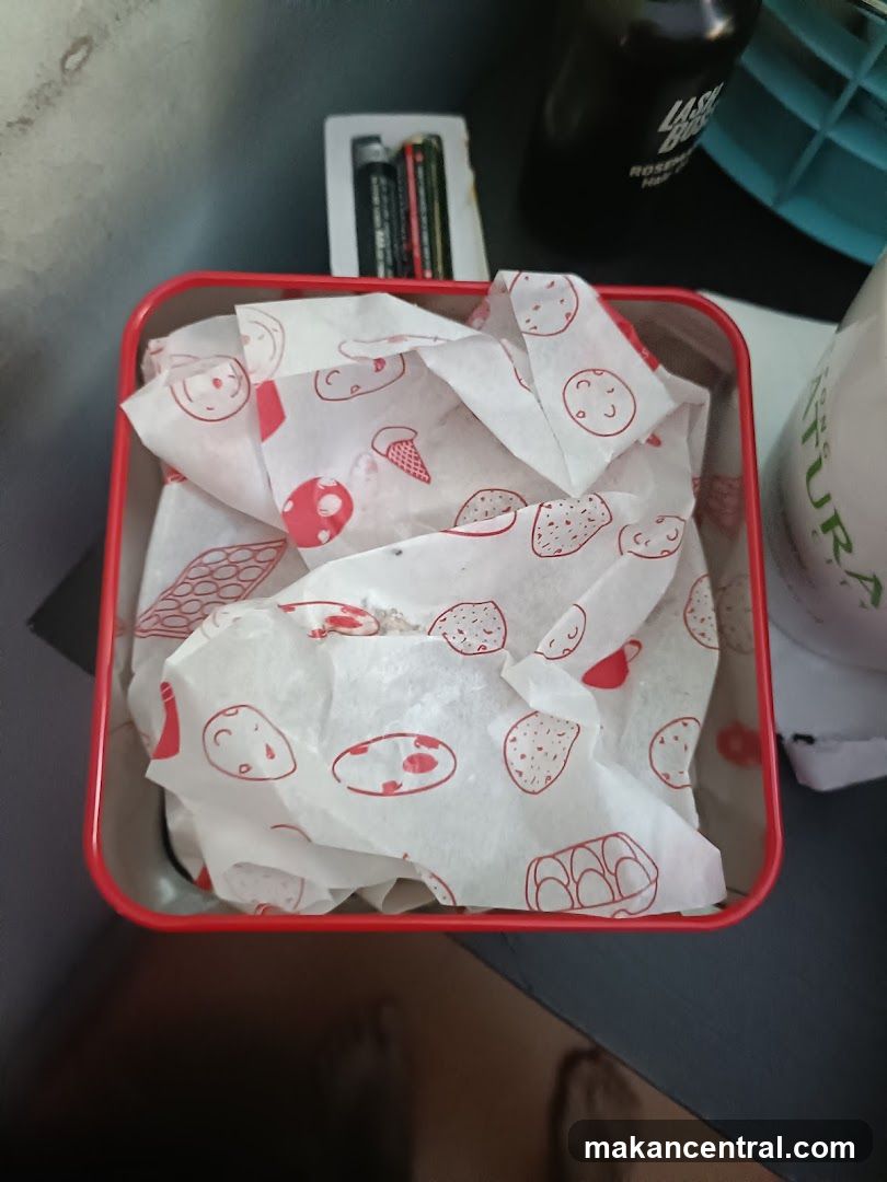Food container with patterned paper