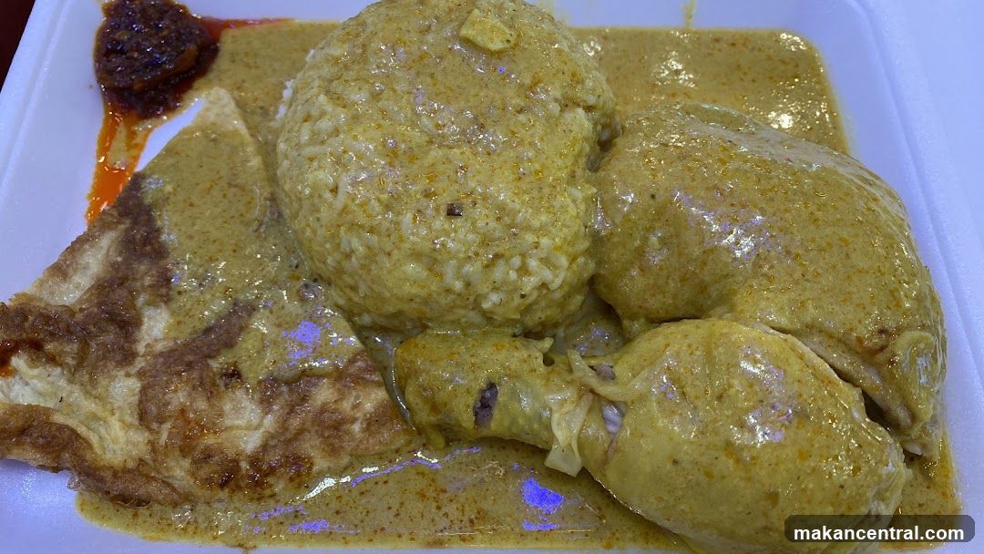 Chicken Curry with Rice and Omelette