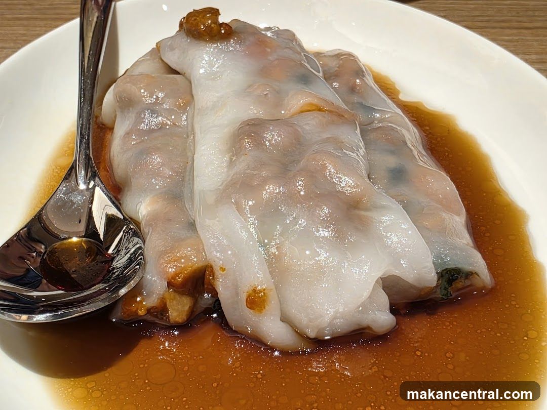 Steamed Rice Rolls with Sauce