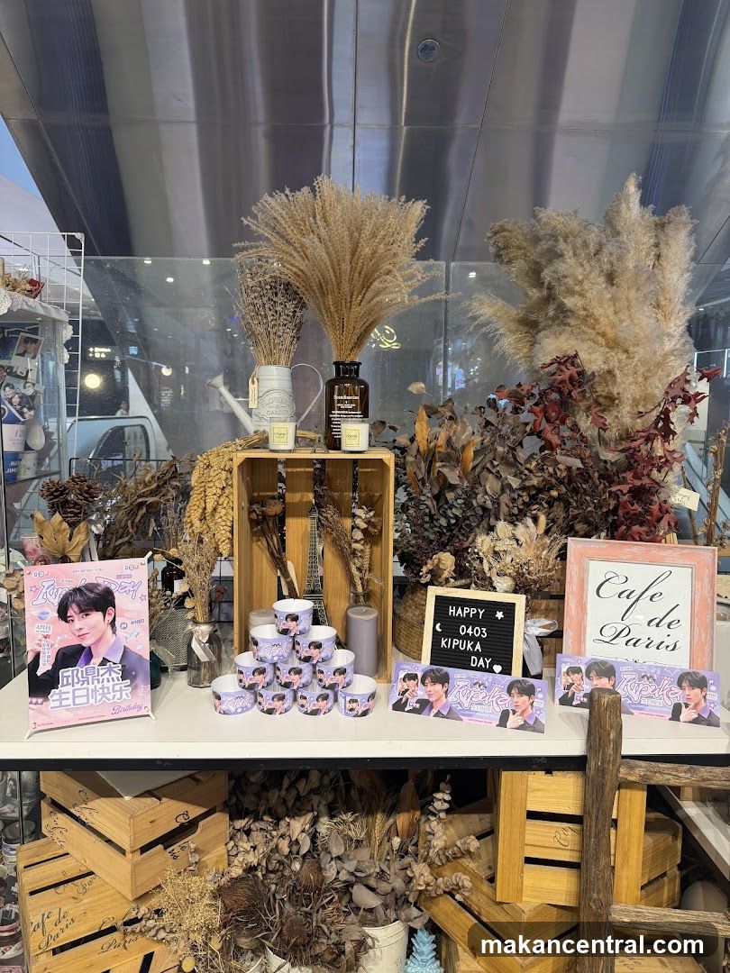 Cafe de Paris Display