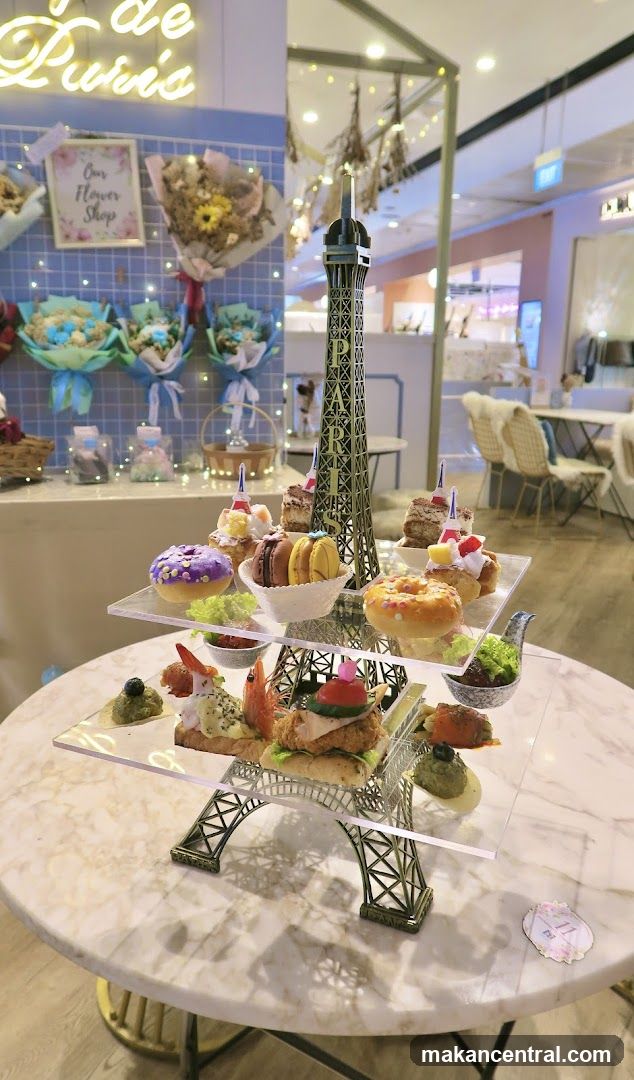 Eiffel Tower Dessert Stand