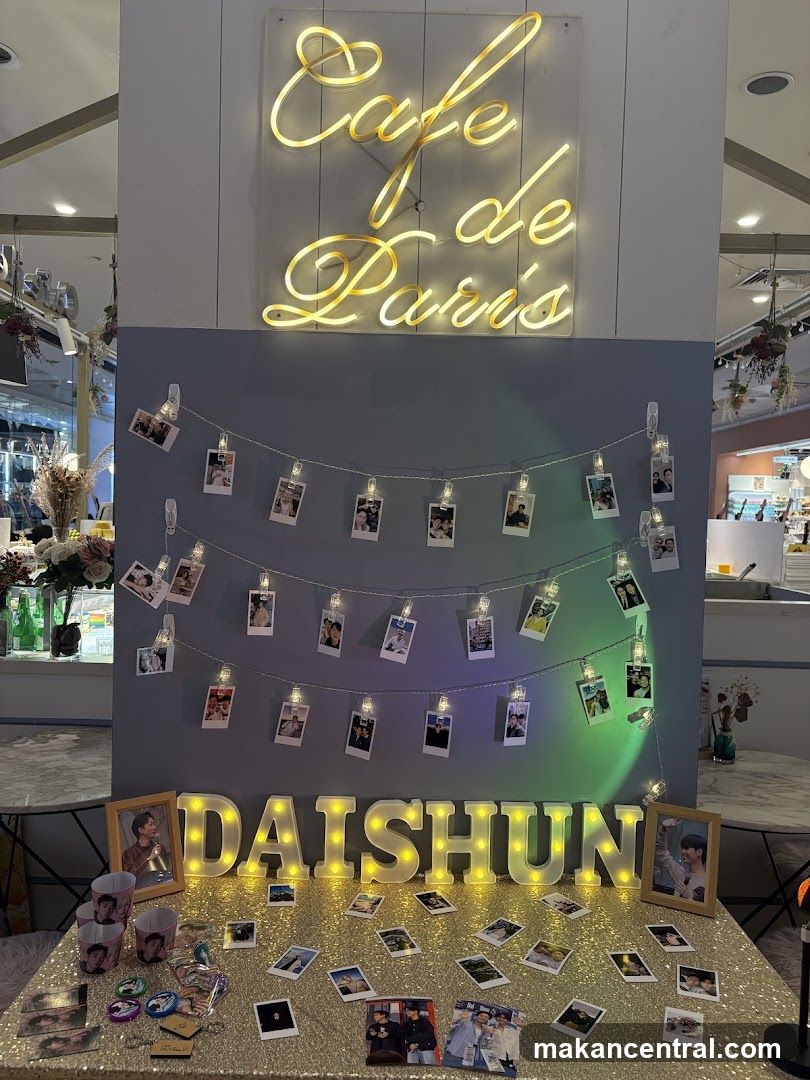Cafe de Paris Display