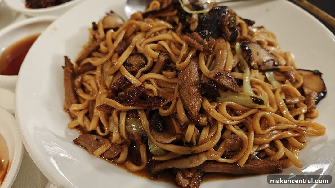 Noodles with Mushrooms and Meat