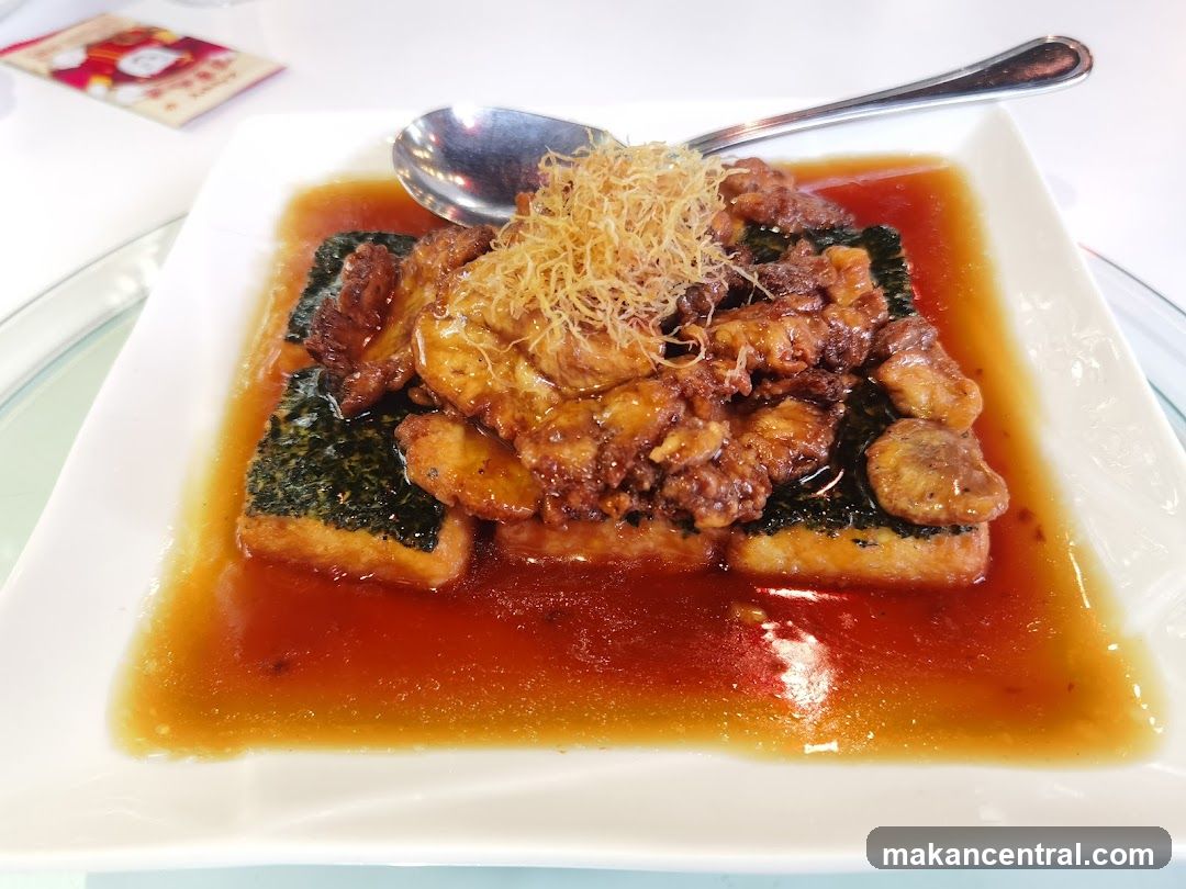 Fried Fish with Seaweed and Sauce