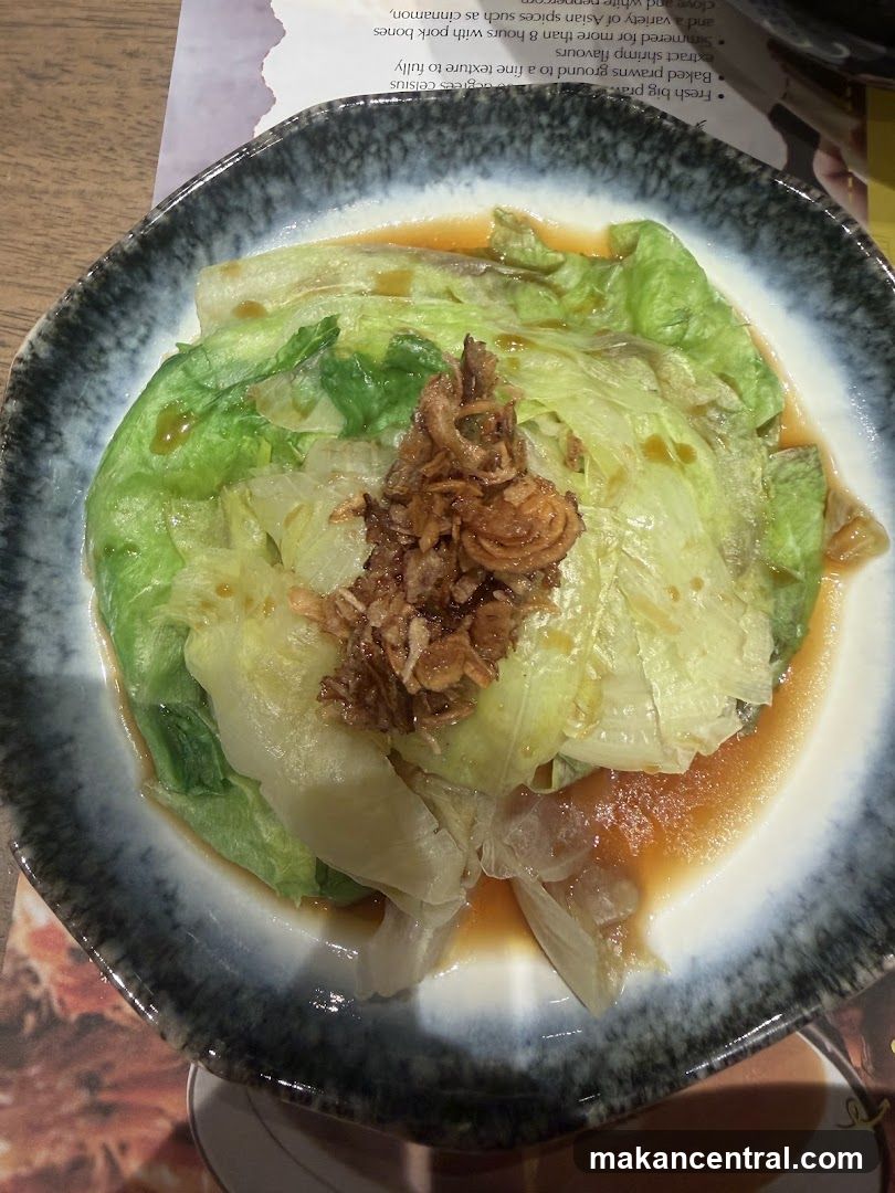 Lettuce with Sauce and Fried Shallots
