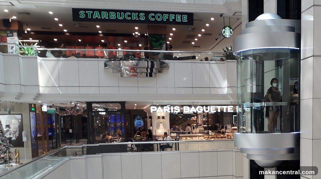 Starbucks and Paris Baguette in a Mall