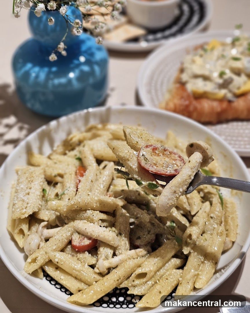 Penne Pasta with Chicken and Tomatoes
