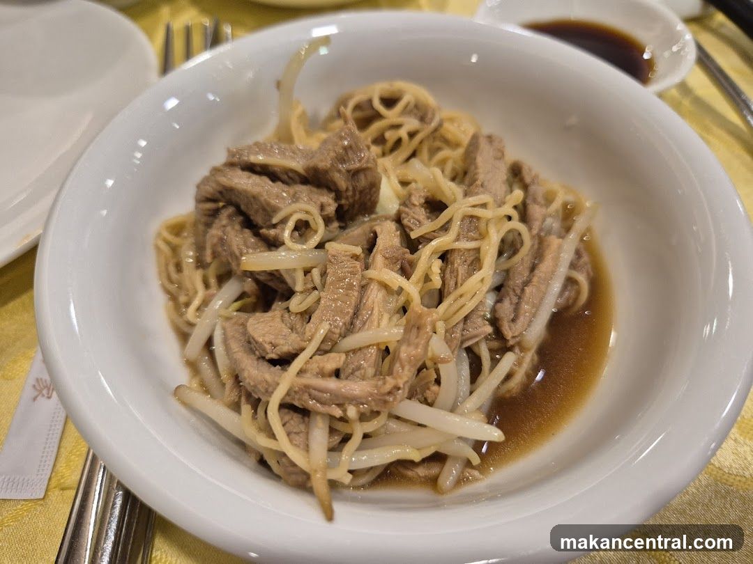 Noodles with Sliced Meat and Bean Sprouts