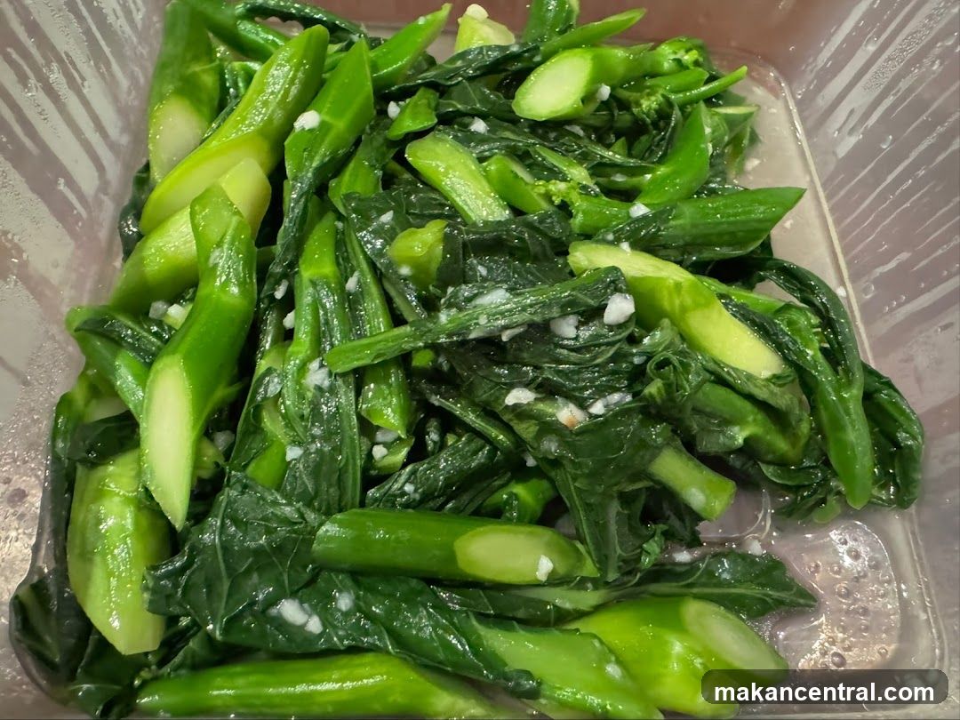 Stir-fried Chinese Broccoli with Garlic