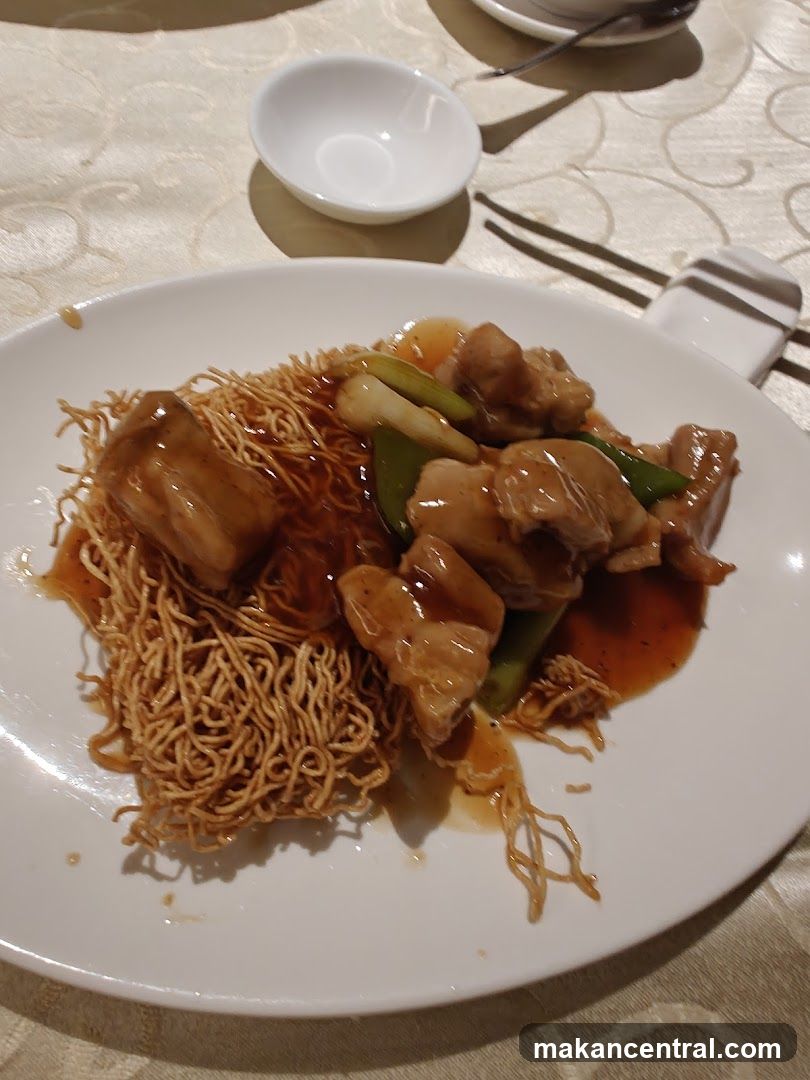 Crispy Noodles with Meat and Vegetables