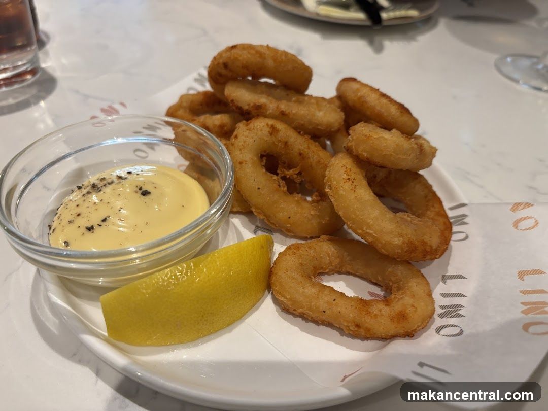 Fried Calamari with Dip and Lemon
