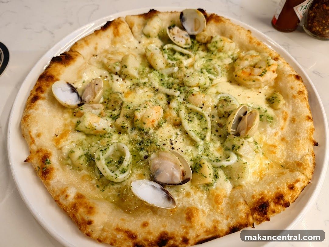 Seafood Pizza