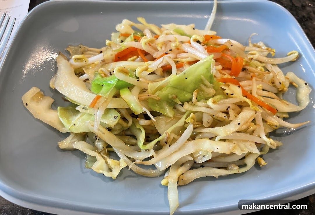 Stir-fried Cabbage and Bean Sprouts