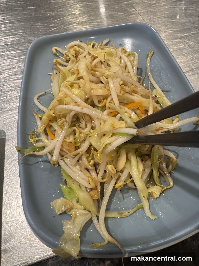 Stir-fried Bean Sprouts and Cabbage